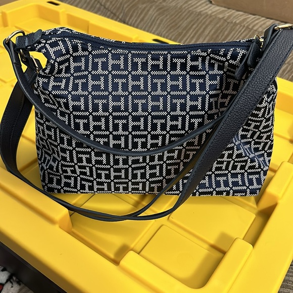 EUC* Tommy Hilfiger purse - Picture 2 of 4